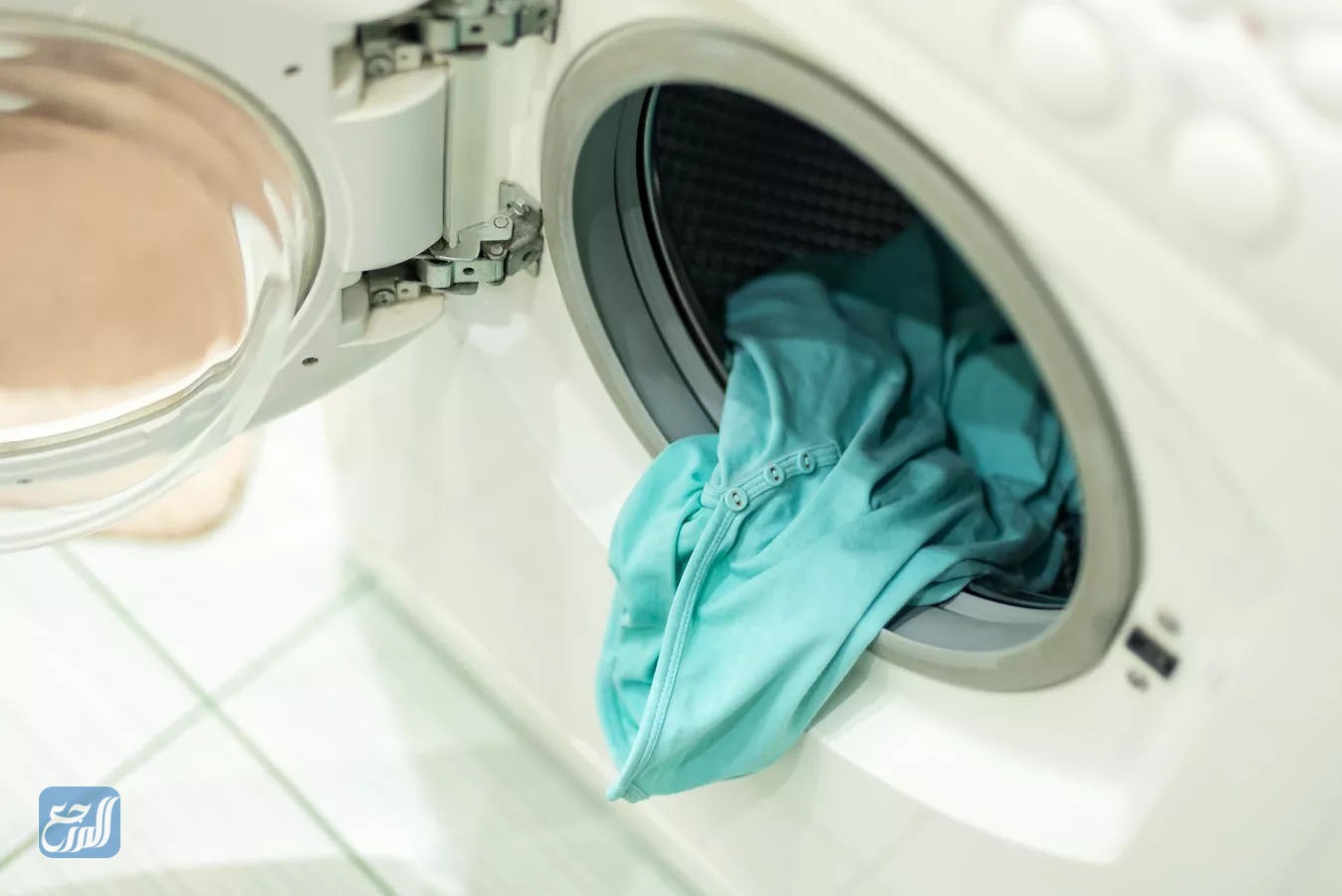 طريقة ازالة المناكير من الملابس