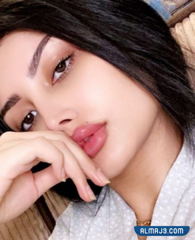 صور ملكة كابلي بدون مكياج