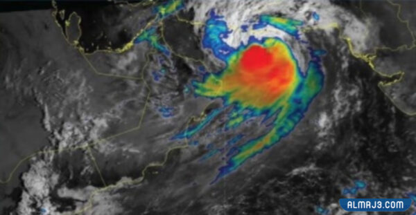 كم يبعد اعصار شاهين عن مسقط