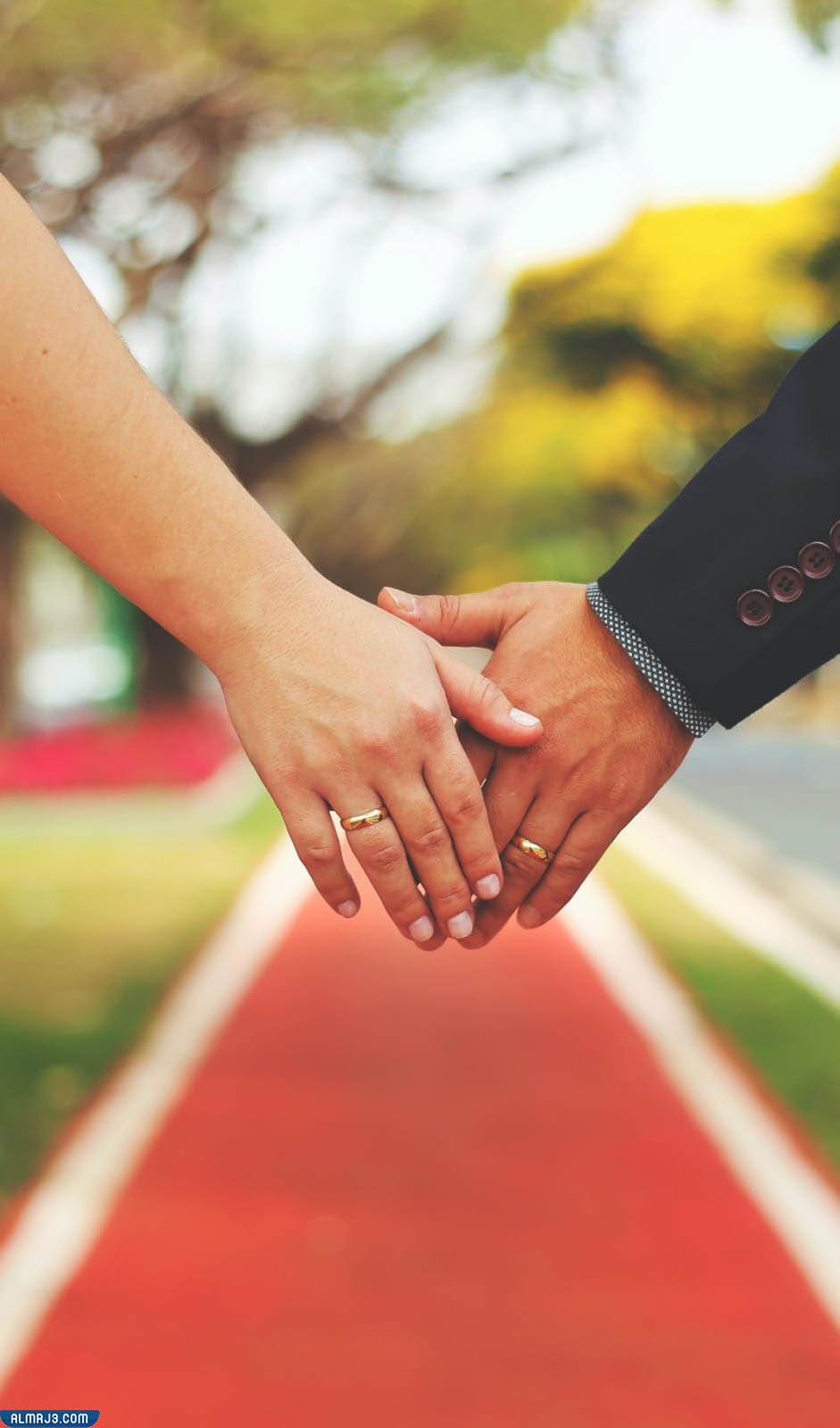 كيف أعرف الشخص الذي يحبني بالسر