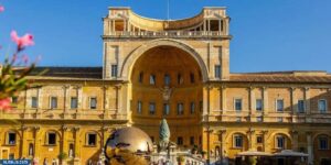 متاحف الفاتيكان بإيطاليا