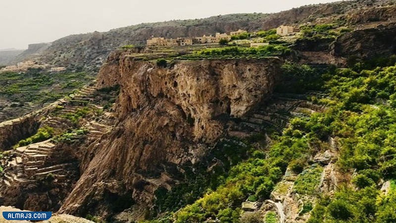 الجبل الأخضر في سلسلة جبال سلطنة عمان