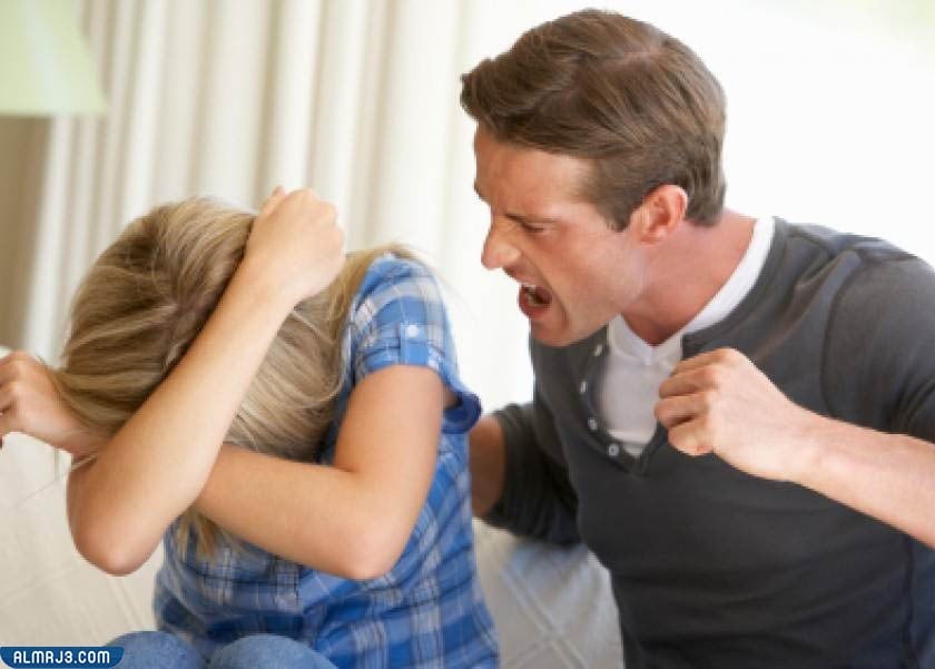 الأسباب التي تؤدي إلى قيام الزوج بضرب الزوجة وسبها