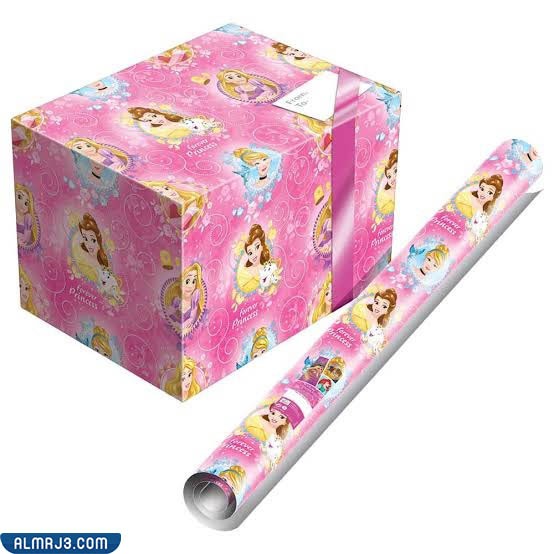 الاهتمام بفقرة تسليم الهدايا