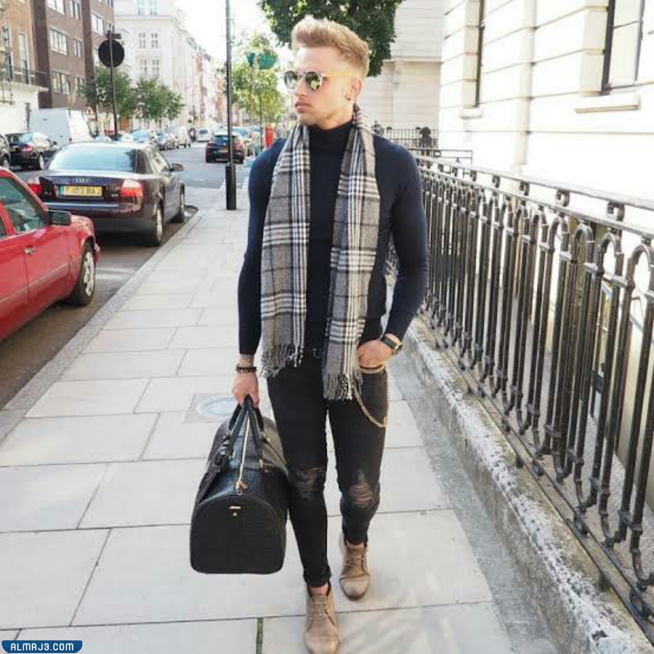 السكارف العريض مع الجينز