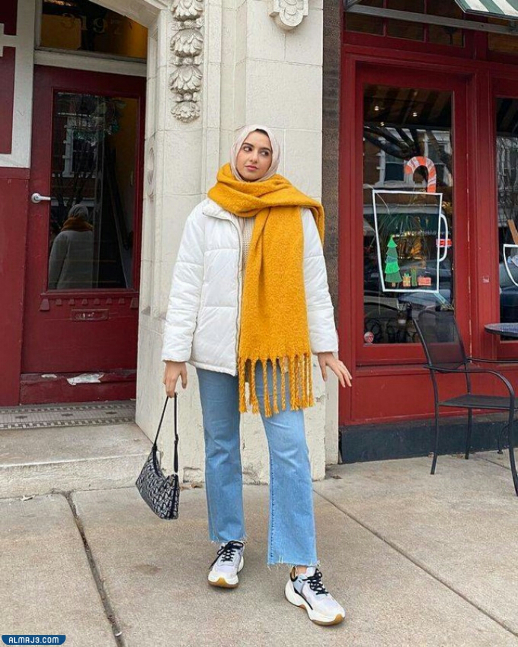 السكارف بألوان شبابية