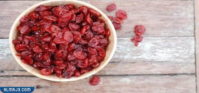 الطريقة الأولى الطريقة التقليدية وهي تجفيف التوت البري تحت الشمس