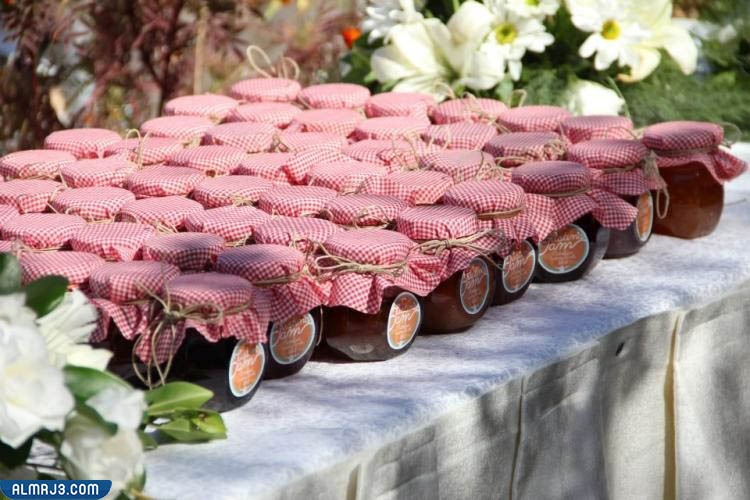 برطمانات العسل أو المربى