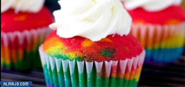 تقديم الكب كيك الملون