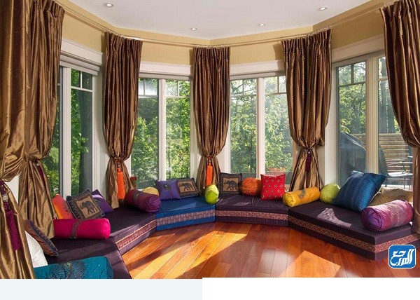 جلسات ارضية شعبية ملونة