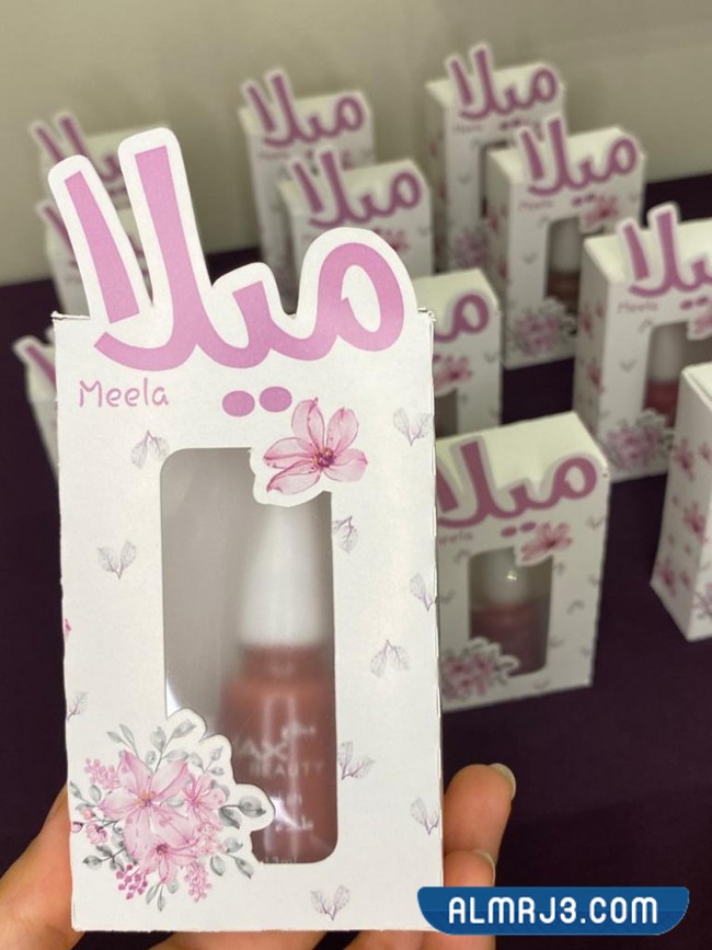 زجاجة طلاء أظافر صغيرة