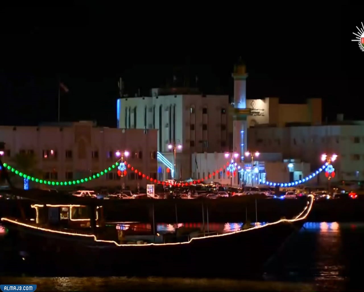 زينة العيد الوطني العماني في الشارع