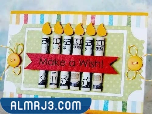 وضع الفلوس على شكل شموع في بطاقة المعايدة