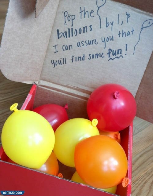 وضع النقود داخل البوالين