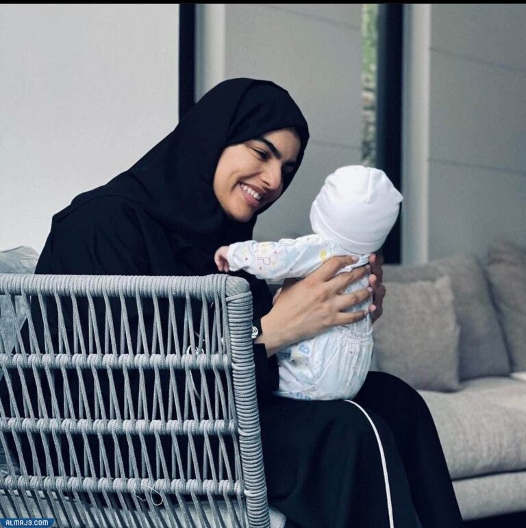 صور سارة الودعاني وزوجها