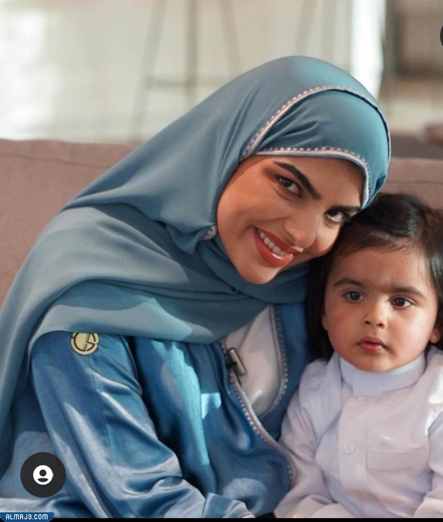 صور سارة الودعاني وزوجها