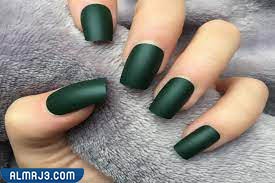 مانيكير باللون الأخضر