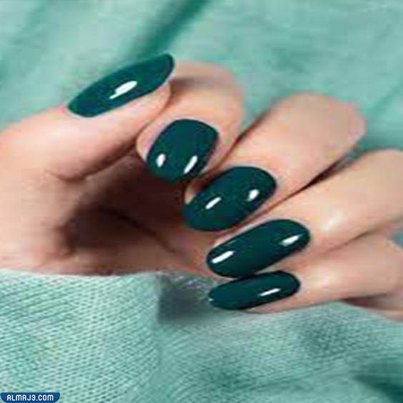 مانيكير باللون الأخضر