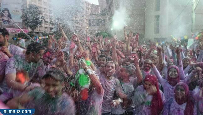 الفكرة الثامنة عمل مهرجان الألوان المسمى بالـ Color Festival داخل حديقة المنزل