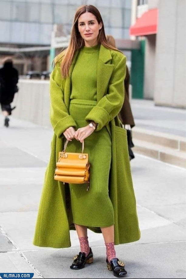 اللون الأخضر لموضة شتاء ٢٠٢٢