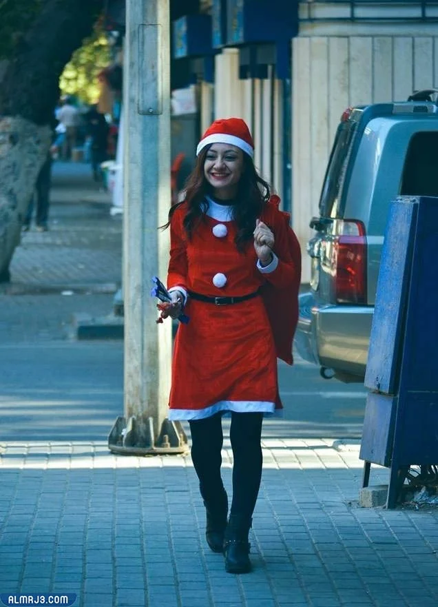 أزياء بابا نويل للفتيات كبيرات وطفلات