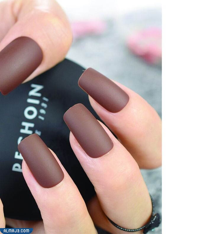 مانيكير باللون البني