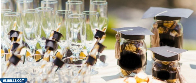 عمل أكواب مزودة بغطاء على شكل قبعة التخرج ممتلئة بالحلوى والشكولاتة