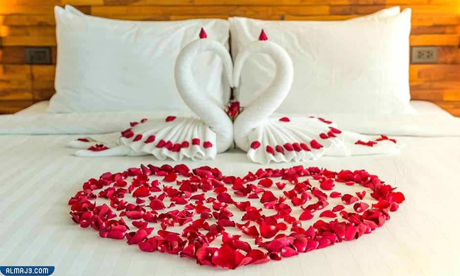 غرف نوم رومانسية بالشموع والورد-1
