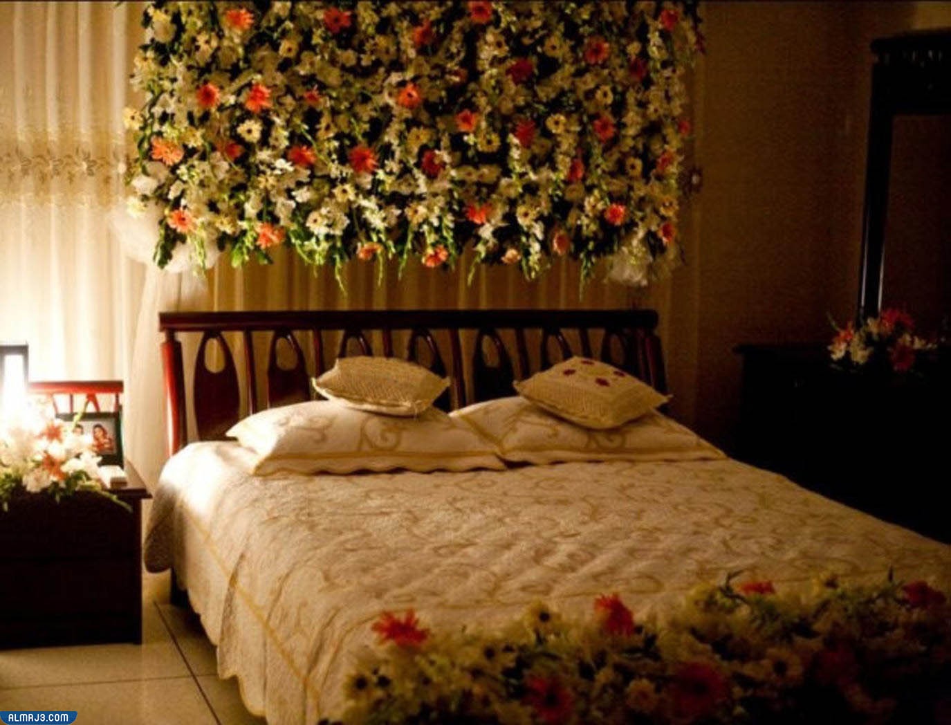 غرف نوم رومانسية بالشموع والورد-6