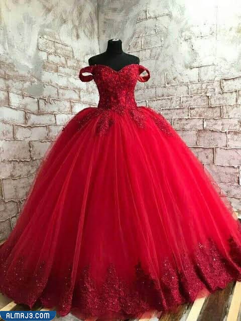 فساتين لامعة للفتيات تناسب الحفلات في ليلة رأس السنة الميلادية