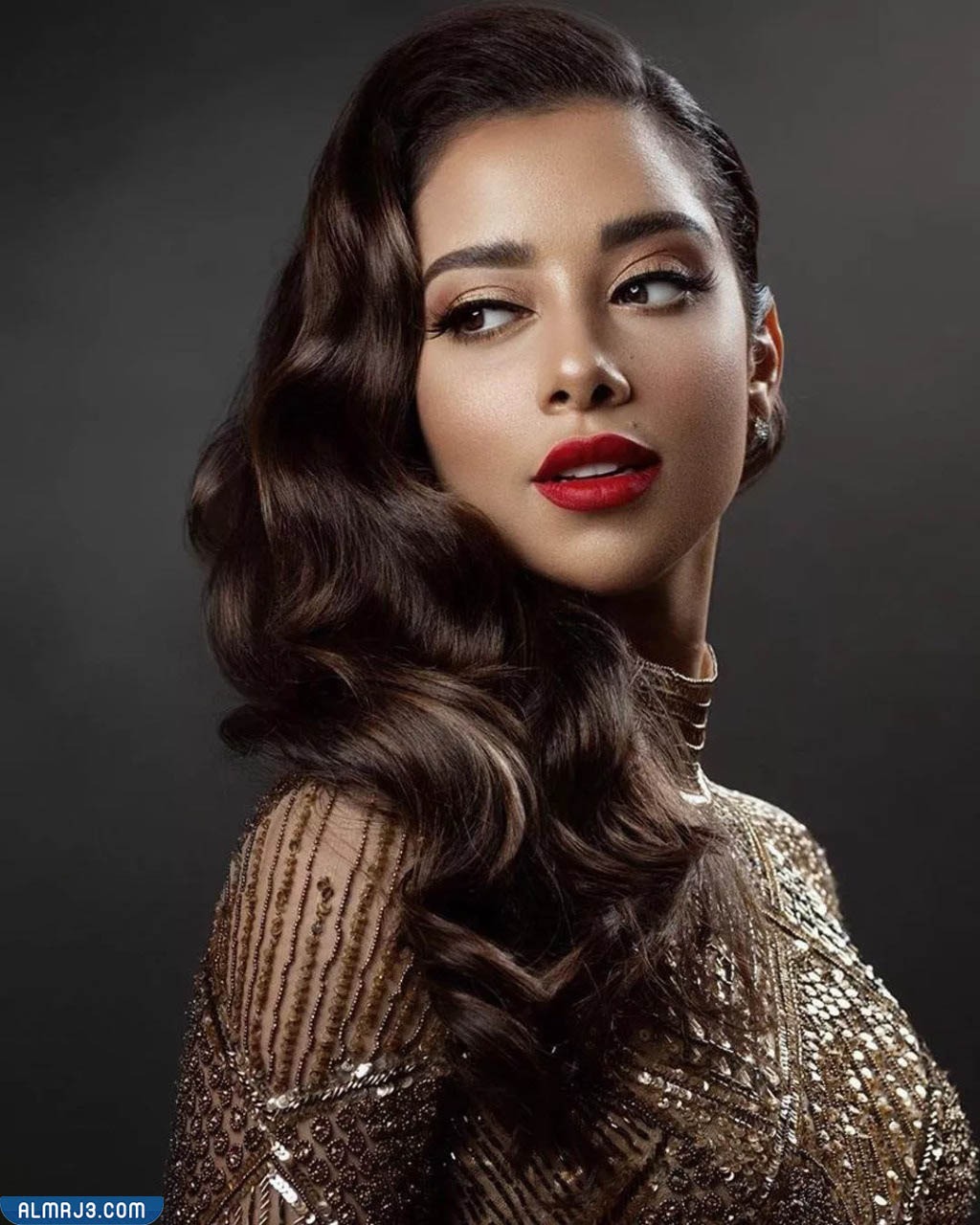 تسريحات شعر المرأة التي يفضلها الرجال