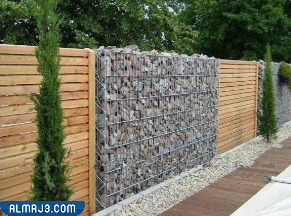 السور الخارجي المُصنع من الحصي والحجارة