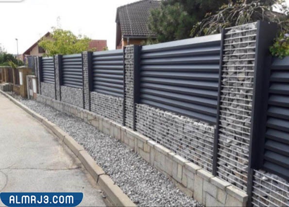 السور الخارجي المُصنع من الحصي والحجارة