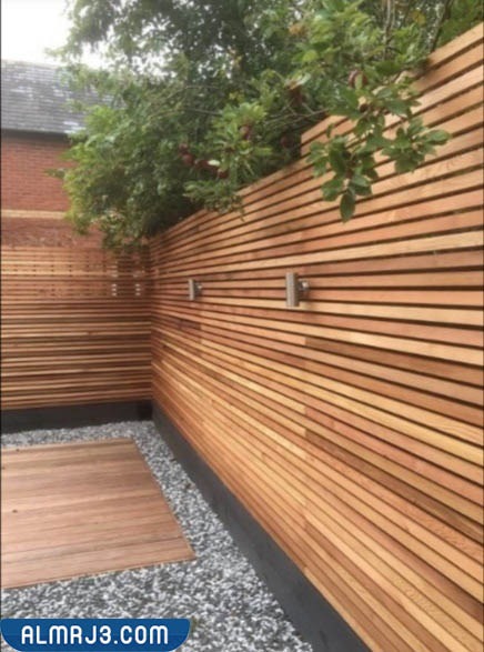السور الخارجي المُصنع من الخشب