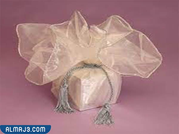 تغليف الهدايا باستخدام الشيفون