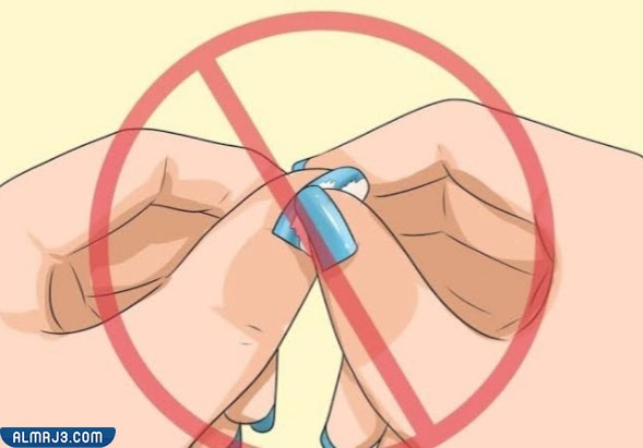 كيفية الوقاية من التصاق صمغ الأظافر بقوة