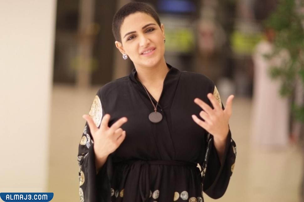 خلود المالح تقص شعرها تضامناً مع مرضى السرطان