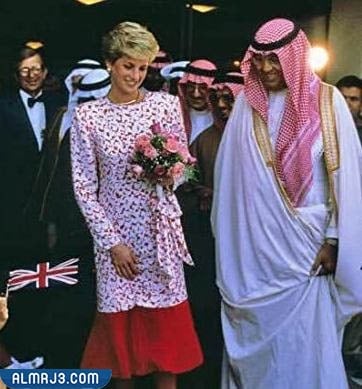 من هو صاحب ديوان انت الرياض