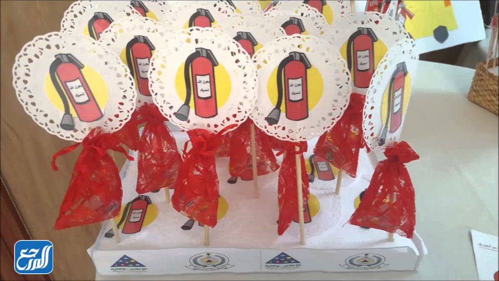 صور توزيعات الدفاع المدني للطلاب