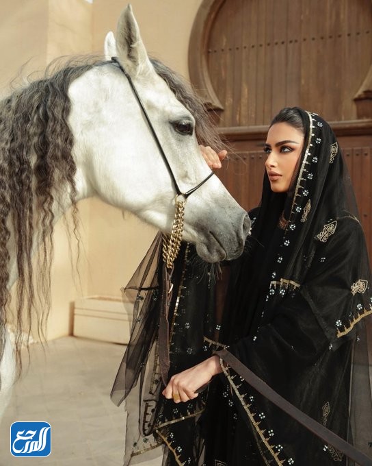 صور يارا النملة في يوم التأسيس مع الخيل 2022