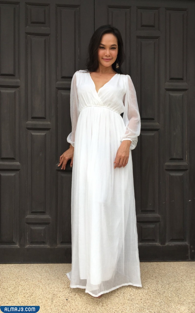 فستان شيفون أبيض