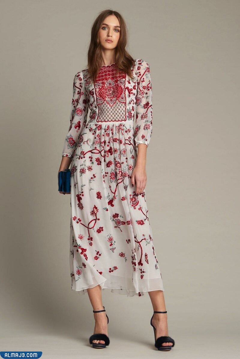 فستان شيفون بطبعات مشرقة