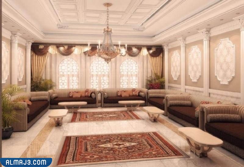 مجلس باللون البني