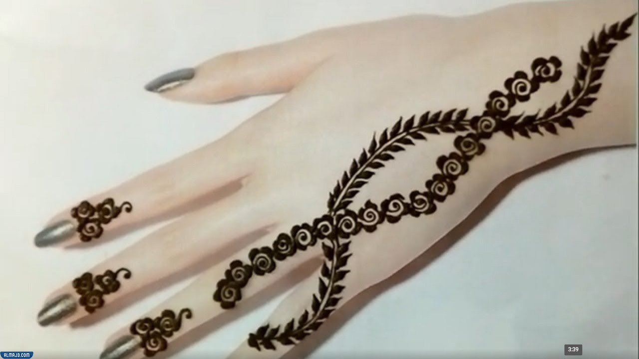 نقش حناء ناعم وخفيف للبنات 2022