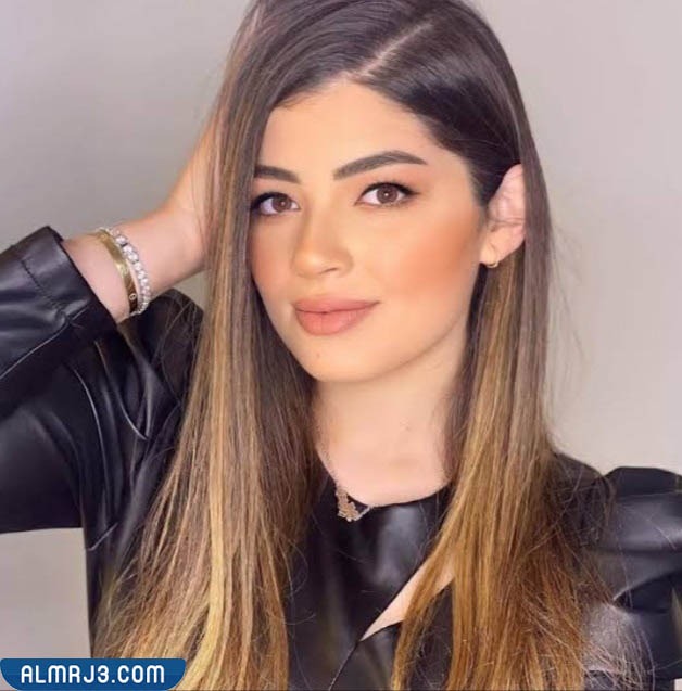 النجمة ليلي أحمد زاهر، في دور زوجة هشام