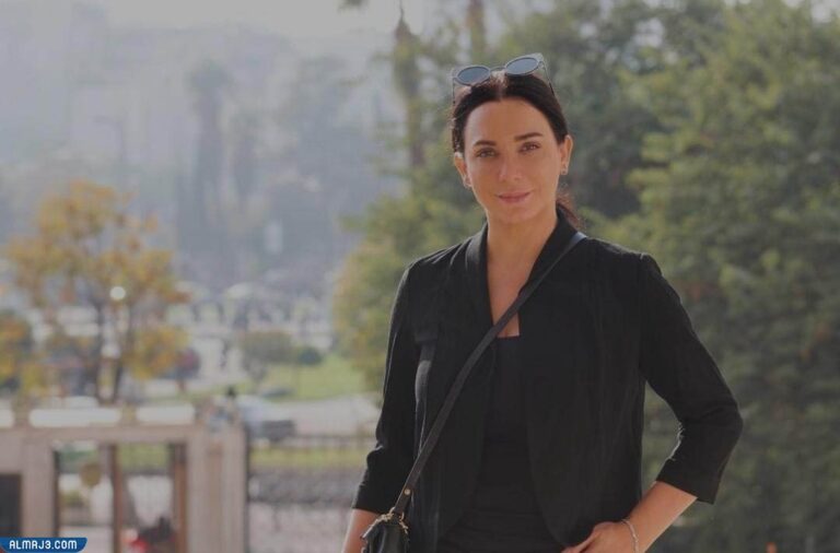 سلاف فواخرجي بطلة مسلسل مع وقف التنفيذ