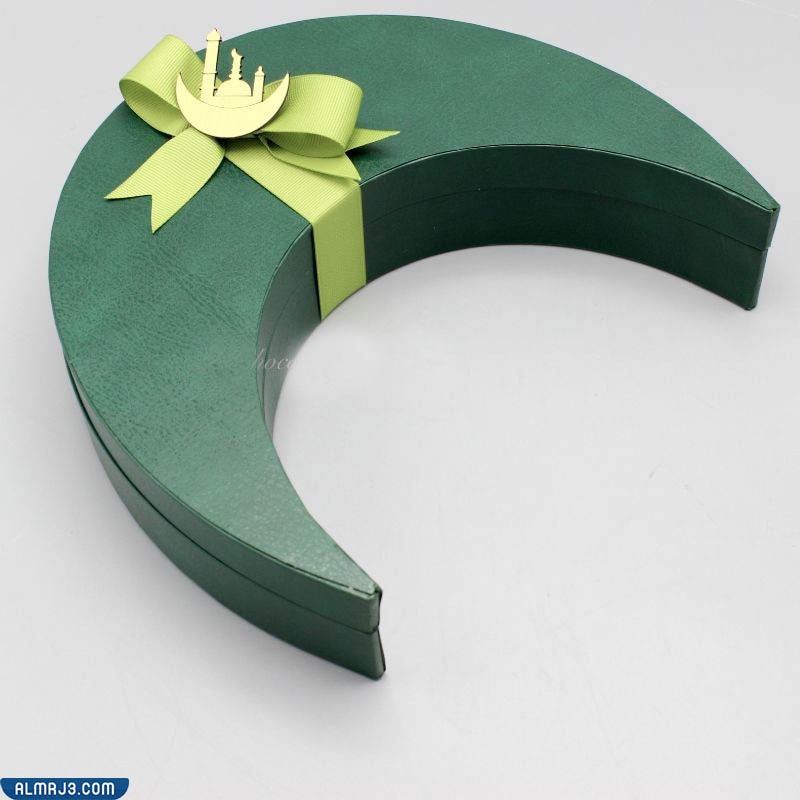 صناديق ورقية على شكل هلال ونجمة