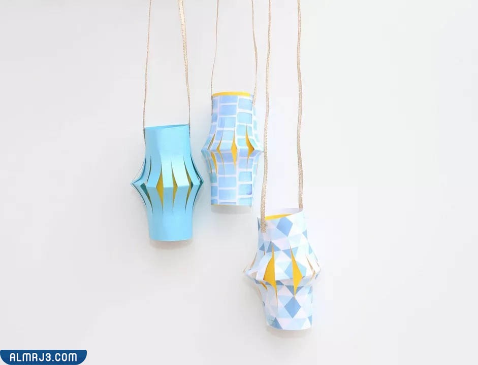 فانوس ورقي حول أسطوانة