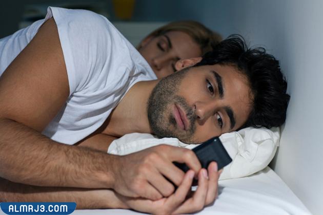 ما سبب اندفاع الرجل إلى علاقة عاطفية رغم أنه متزوج