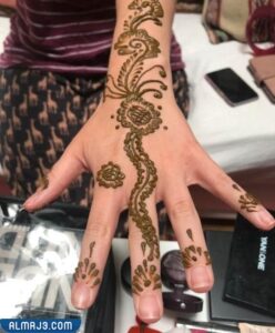 نقش حناء تقليدي لليد